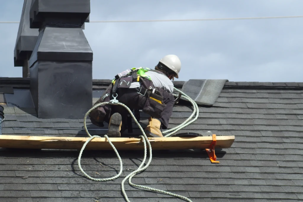roofer-by-a-chimney