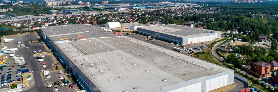commercial roofing clarksville va-wide angle view of a large, simple commercial roof