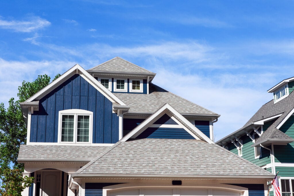 beach house bleu siding gable roof