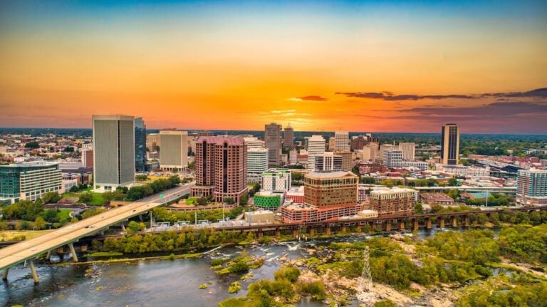 Richmond, Virginia, USA Downtown Drone Skyline Aerial .