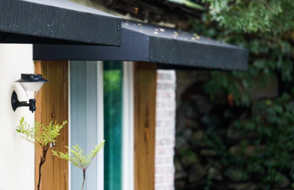black roofing eaves