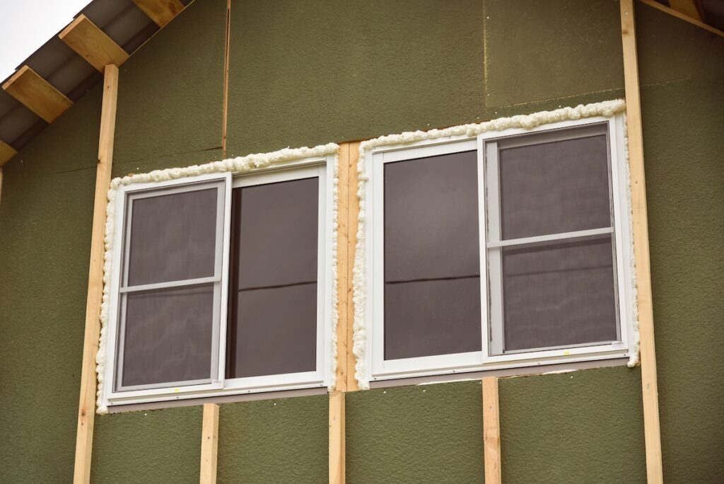 how to remove vinyl siding Wall covering of the frame house with panels of vinyl siding. construction or reconstruction, repair of the house. Installation of plastic Windows in a new residential building.