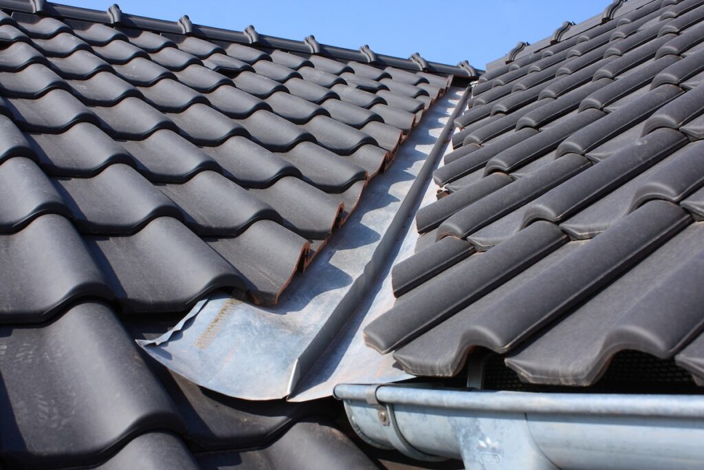 The roof is covered with black roofs of clay tiles 