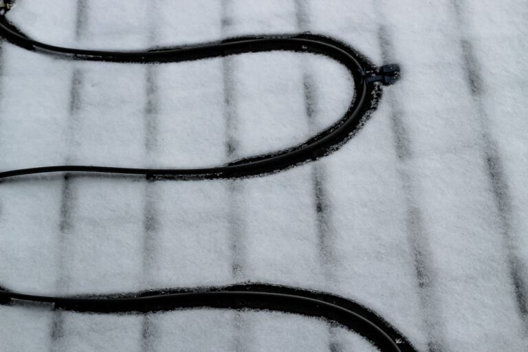 heat cable element install for de-icing roof in winter