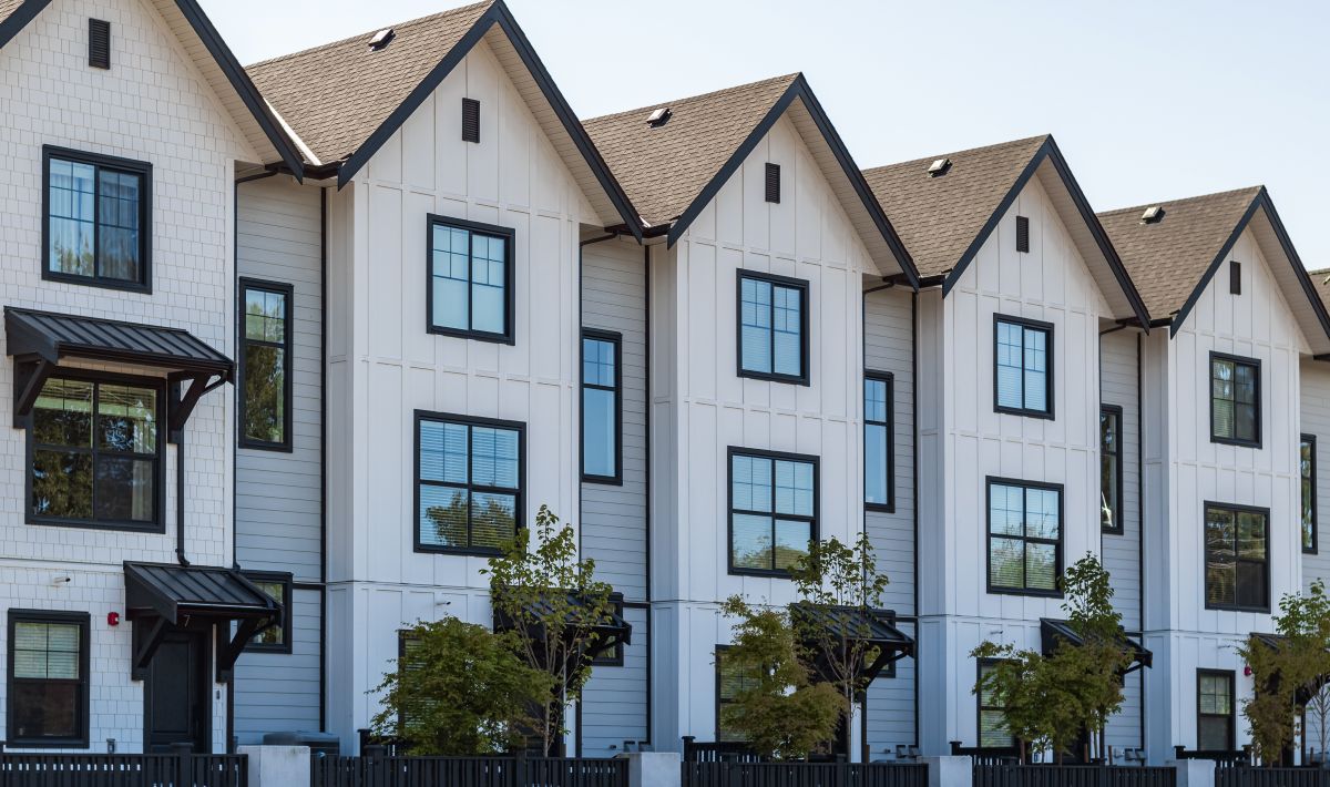 apartment buildings with brown shingle roof